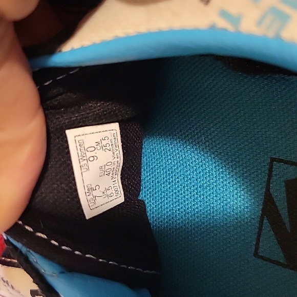 Vans - Picture 6 of 6